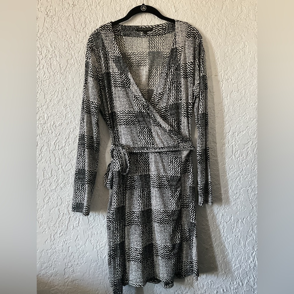Banana Republic Black and White Long Sleeve Dress